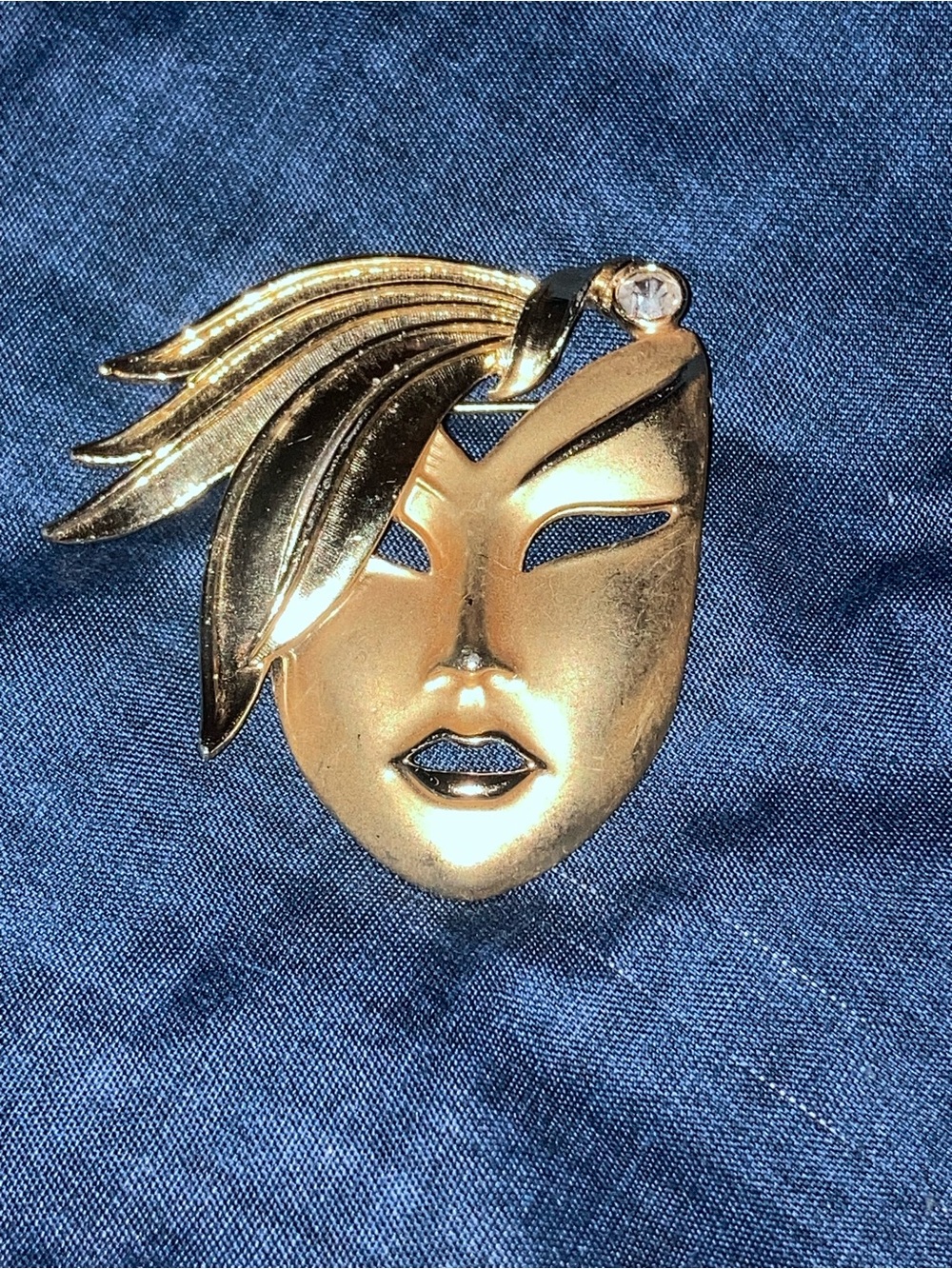 Elegant Gold Mask Face Brooch - Women Jewelry
